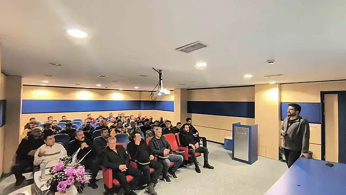 Elazığ'da ambulans şoförlerine eğitim verildi.