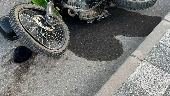 Elazığ'da hafif ticari araç ile motosiklet çarpıştı: 1 yaralı