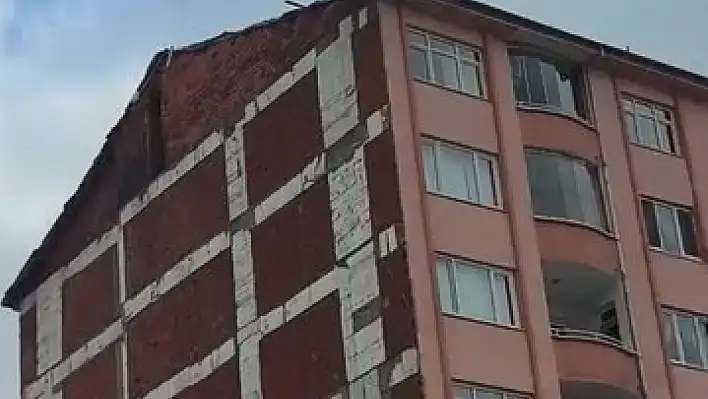 Elazığ'da İnşaatta Tehlikeli Çalışma