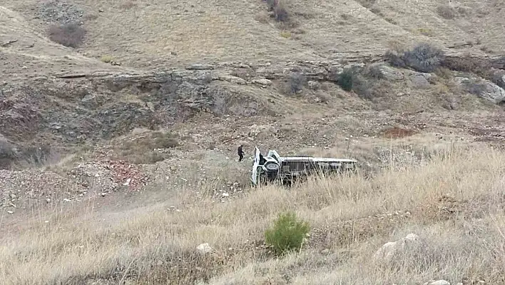 Elazığ'da kamyon devrilmesi sonucu 1 kişi yaralandı.