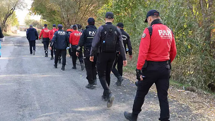 Elazığ'da kaybolan otizmli çocuğun bulunması için arama çalışmaları bir haftadır devam ediyor