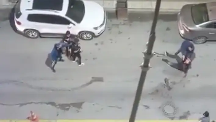 Elazığ'da meydana gelen silahlı kavga sonucu 3 kişi yaralandı.