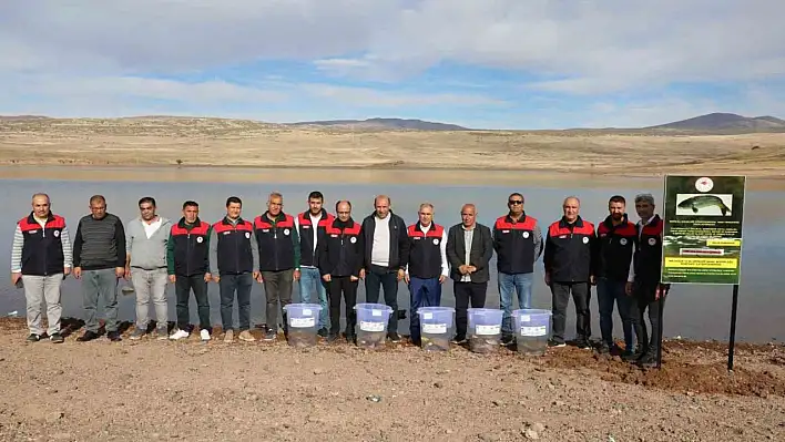 Elazığ'da Su Kaynaklarını Balıklandırma Projesi devam ediyor