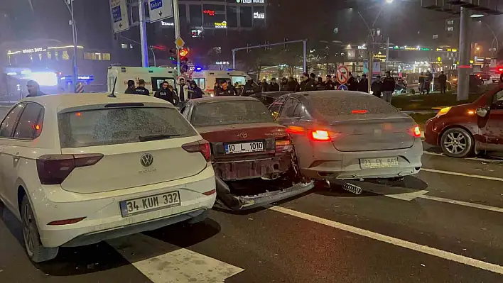 Elazığ'da meydana gelen zincirleme trafik kazasında 2 kişi yaralandı.
