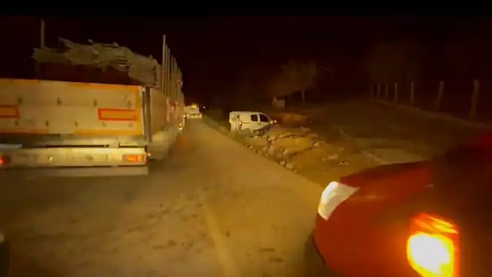 Elazığ'da zincirleme trafik kazasında 1 kişi yaralandı.