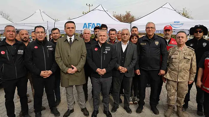 Elazığ Valisi Hatipoğlu, çalışmaların kayıp çocuğun bulunmasına kadar aralıksız devam edeceğini belirtti.