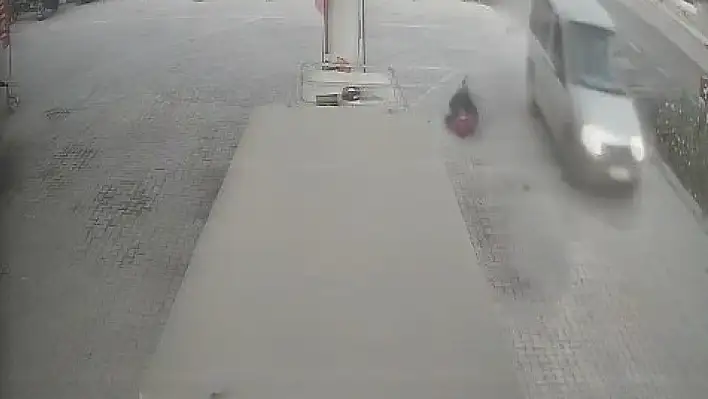 Eniştesine araçla çarptıktan sonra olay yerinden kaçtı: O anlar kameralar tarafından kaydedildi