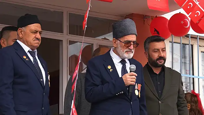 İyilik Çeşmesi Derneği, Cumhuriyet Bayramı'nda Minik Yüreklerin Yüzünü Güldürdü.