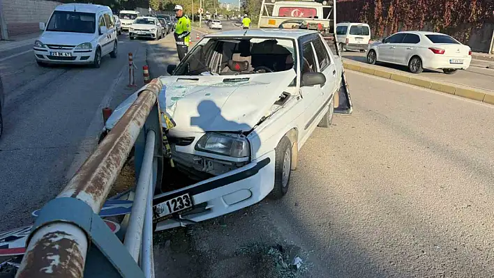 Otomobil bariyerlere çarptı: 1 yaralı