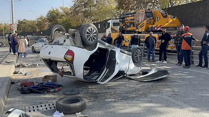Otomobil karşı şeride geçip ters dönerek kaza yaptı: 2 yaralı