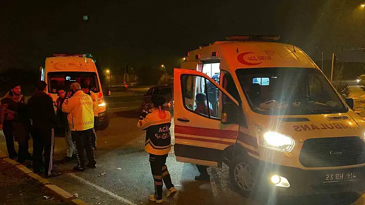Elazığ'da trafik kazası meydana geldi, 6 kişi yaralandı.