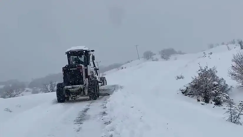 Elazığ'da 407 köy yolunda çalışmalar devam ediyor.