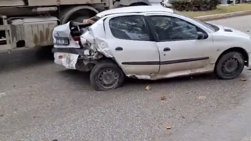 Elazığ'da iki otomobilin çarpışması sonucu 1'i ağır olmak üzere 2 kişi yaralandı.