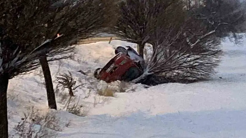 Elazığ'da bir otomobil devrildi.