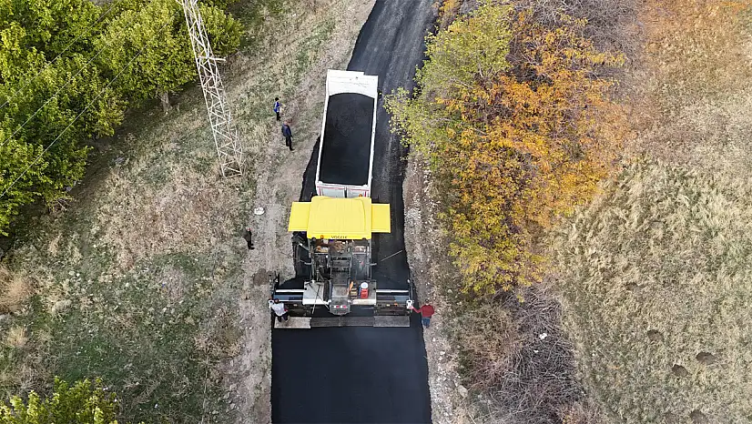 Elazığ İl Özel İdaresi Kırsal Yolları Konforlu Hale Getiriyor: Sivrice'de BSK Asfalt Çalışmaları Hız Kesmiyor