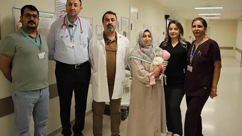 İç organları göğüs boşluğunda olan bebek, başarılı bir ameliyatla hayata bağlandı