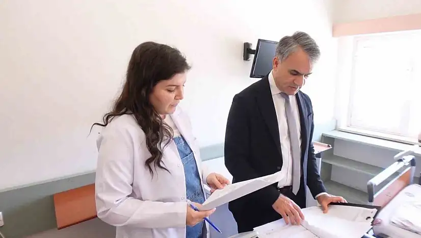 Prof. Dr. Gözel, gereksiz antibiyotik kullanımının hastaların sağlığını iyileştirmekten çok daha da kötüleştirebileceğini belirtti