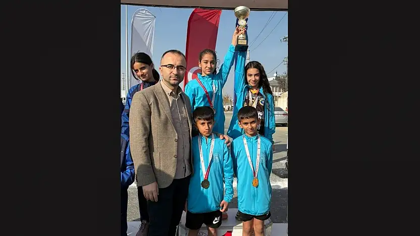 Elazığ 1. etap kros yarışmasında bölge birincisi oldu.