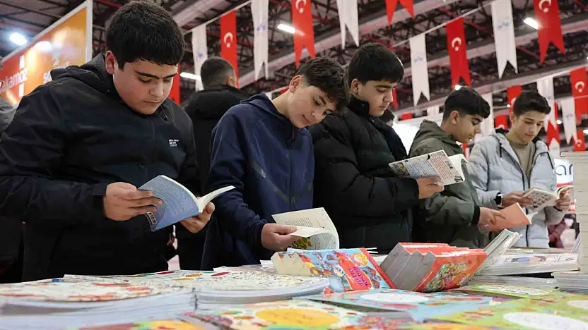 Elazığ'da 6. Kitap Fuarı ziyaretçilere kapılarını açtı.