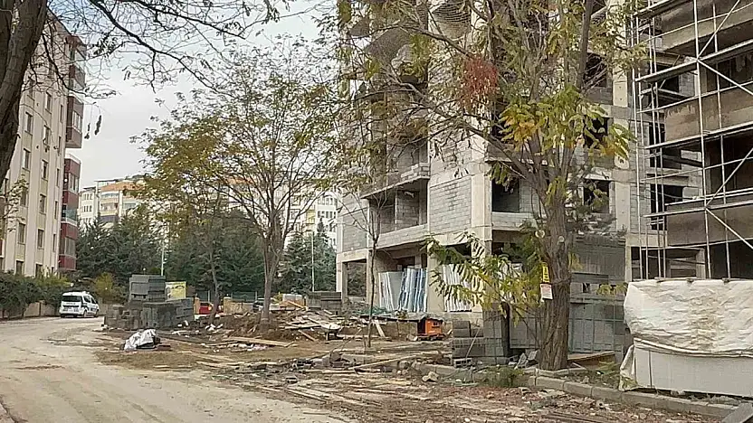 Elazığ'da meydana gelen bir inşaat kazasında düşen işçi hayatını kaybetti.