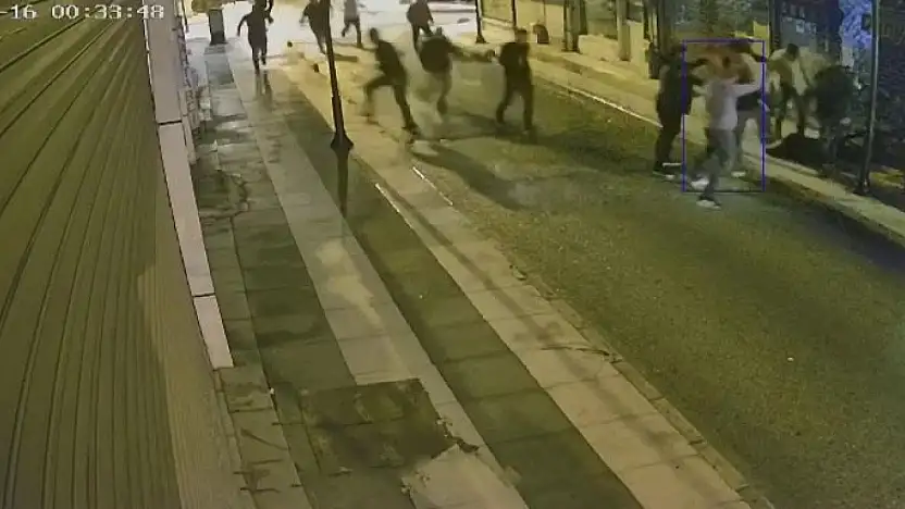 Elazığ'da bir kişi, sokak ortasında darp edildi.