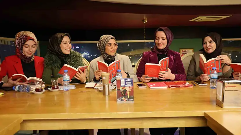 Elazığlı kadınlar, altın günü yerine kitap günü  düzenliyor.