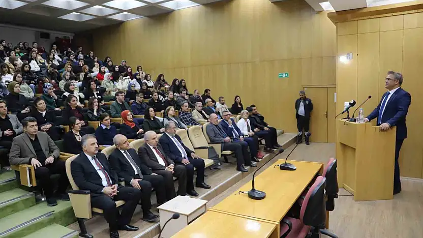 FÜ'de Atatürk'ün ileri görüşlülüğüne dair konferans düzenlendi