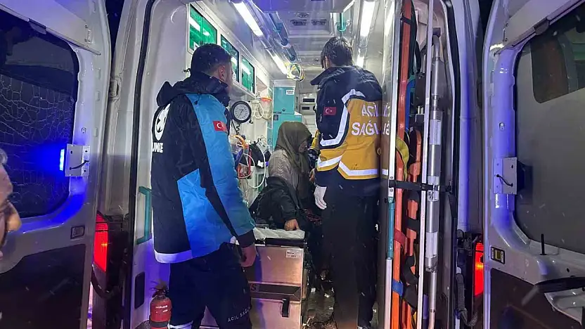 Karlı Yollarda Zamanla Yarış: Hasta Kadın Kurtarıldı