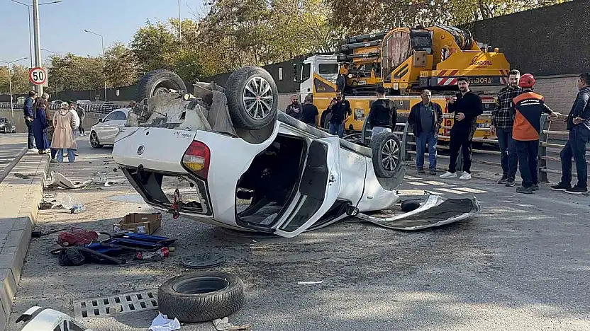 Otomobil karşı şeride geçip ters dönerek kaza yaptı: 2 yaralı